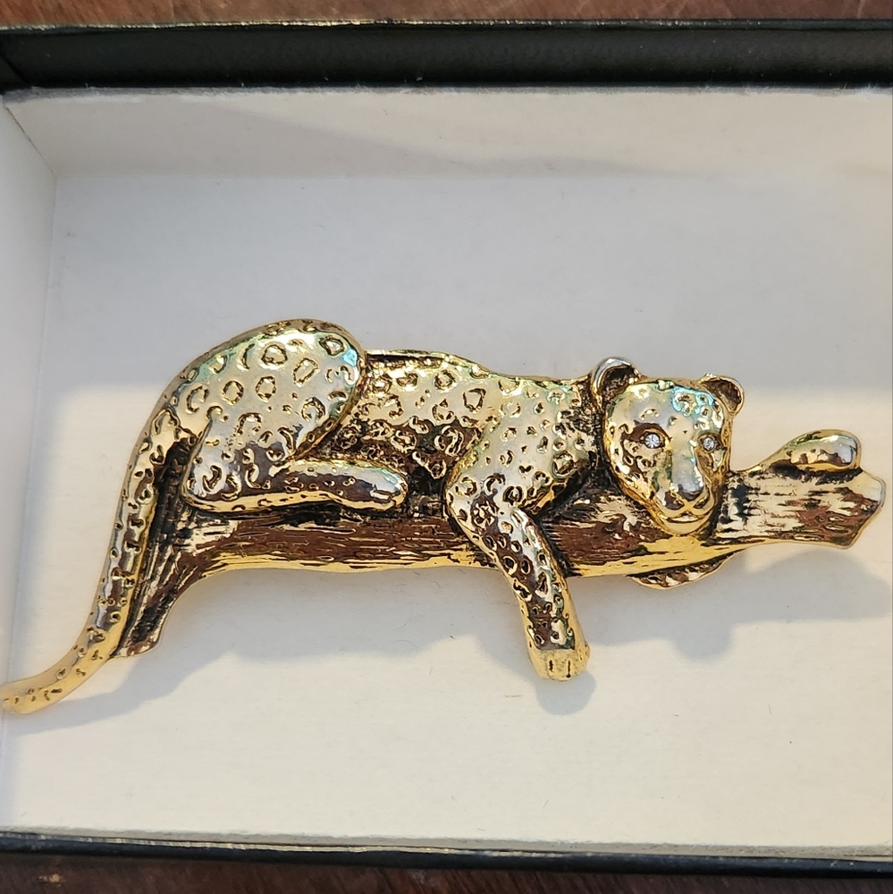 90's Leopard Brooch